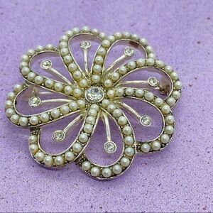 MONET Pearl Silvertone Vintage Brooch